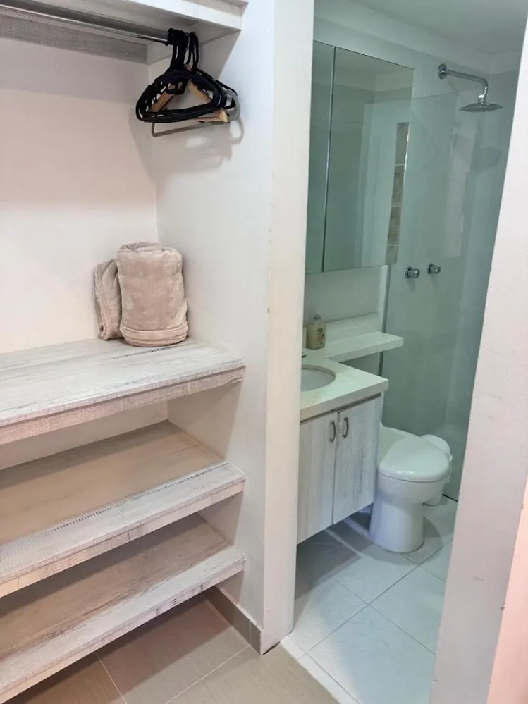 Hermoso Apartamento Poblado Medellin 0*,  Colombia